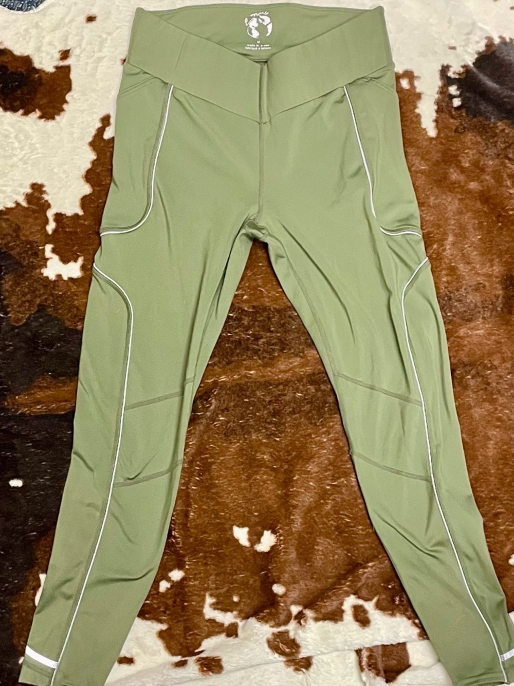 Care Free People Act Fast Warmth Leggings in Olive; Medium; EUC